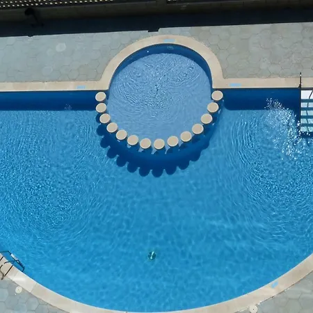 Saloublues, Penthouse, Pool, Big Terrace Apartment