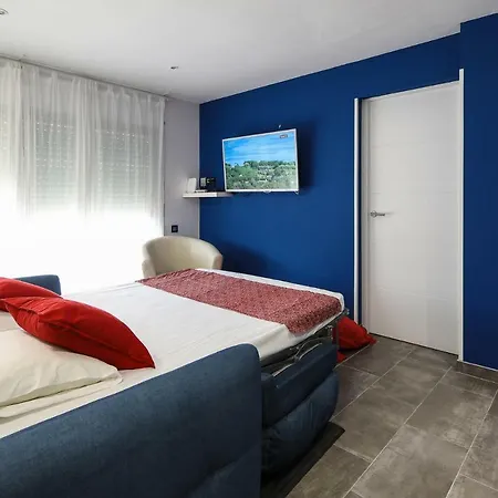 Apartment Saloublues, Penthouse, Pool, Big Terrace *